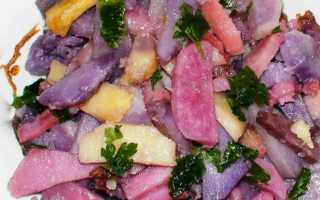 Фиолетовый картофель (Solanum tuberosum), также называемый трюфельным, мало чем отличается от обычного картофеля. Тем не менее, они имеют более ценные ингредиенты для нашего здоровья, чем обычный карт