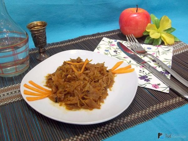 Капуста, тушенная в яблочном соке