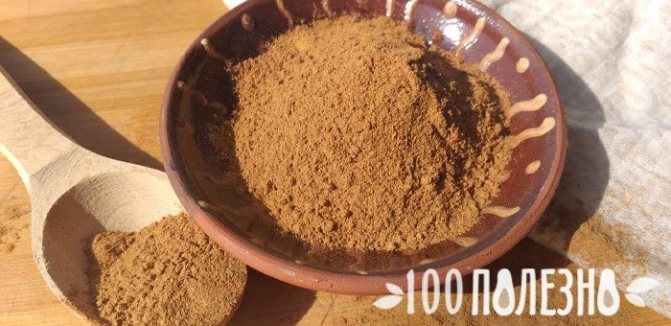молотая корица в глиняной миске